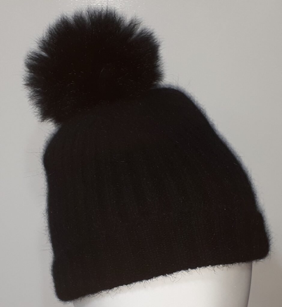 possum fur pom pom beanie 1size / black